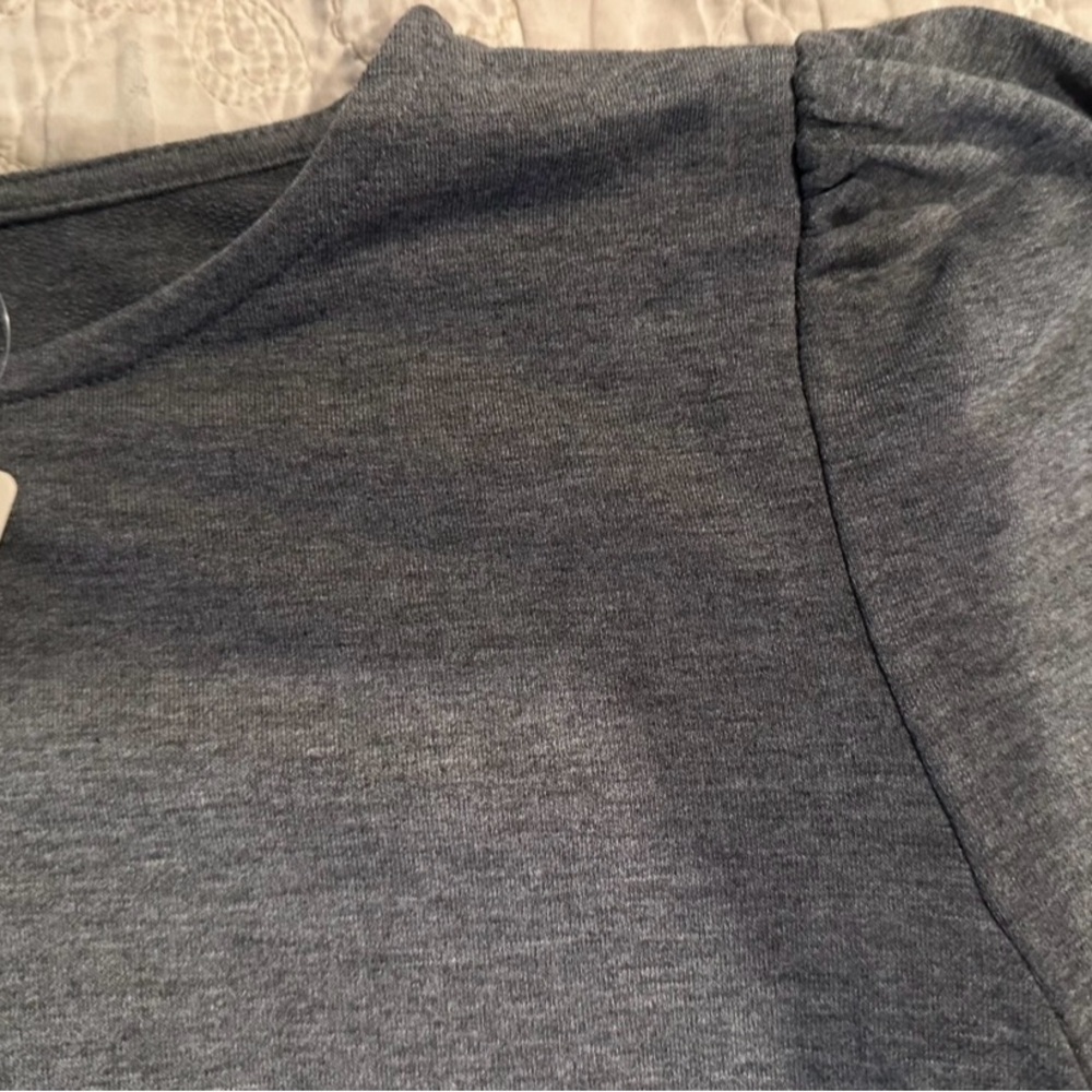 Doe & Rae women’s Charcoal/Gray Long Sleeve Blouse- size- large!New,Never worn - Picture 3 of 11